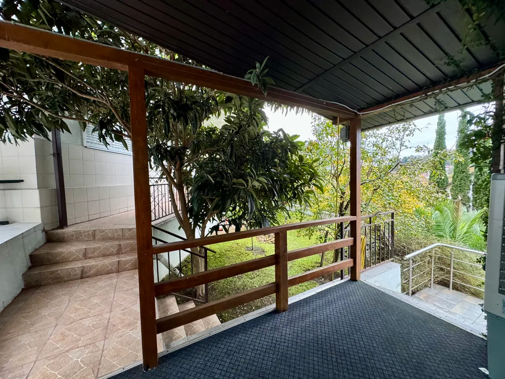 Дом с бассейном и баней у моря