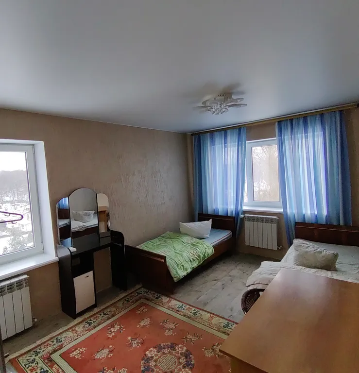 Уютная комната в большом частном доме у парка