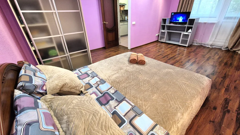 Двухкомнатная хорошая квартира в центре города