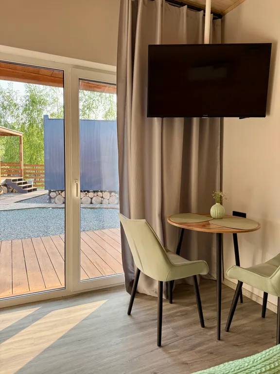 Гостевой домик от Mountain House с бассейном на первой линии