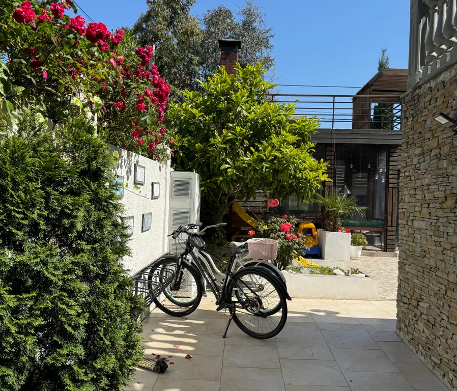 Коттедж Домик у бассейна — Сириус