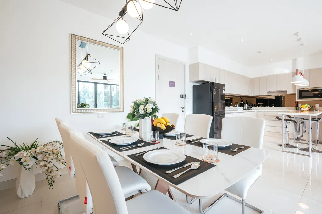 Просторные апартаменты в лагуне на Бангтао с видом на озеро и море