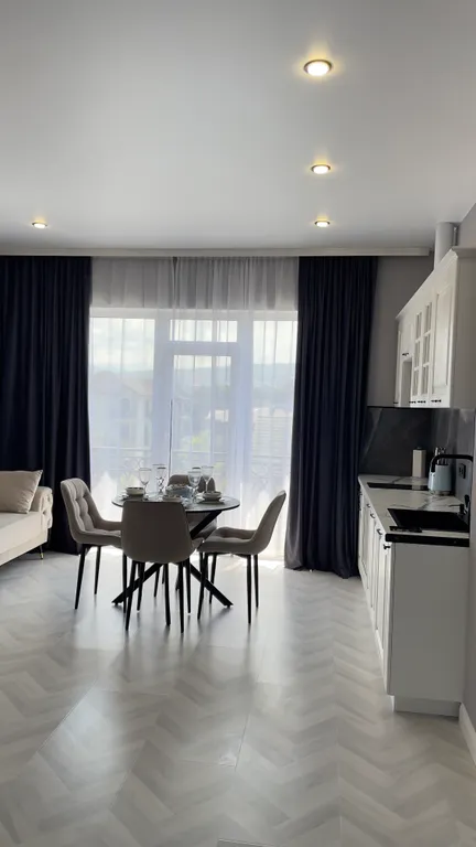 Квартира с красивым видом на море, 2 минуты до пляжа пешком