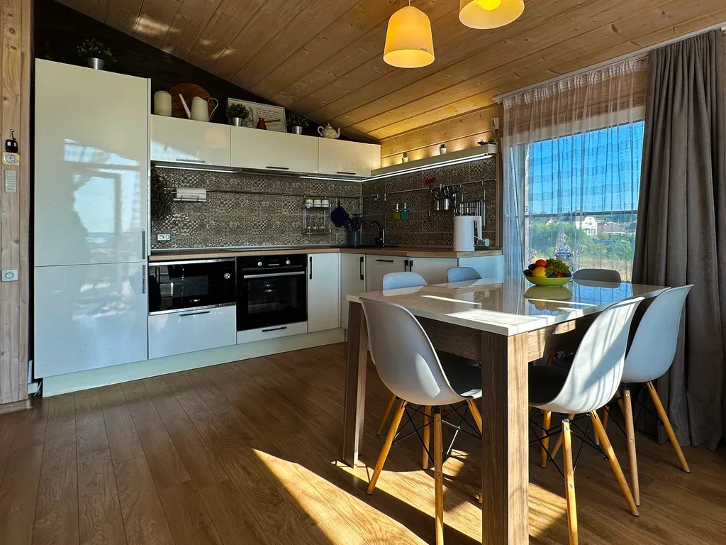 Дом с восхитительным видом на озеро Плещеево и город