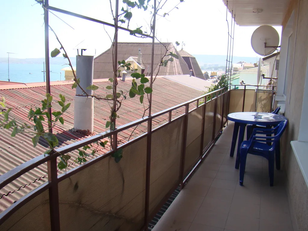 Корабль, комната с видом на море