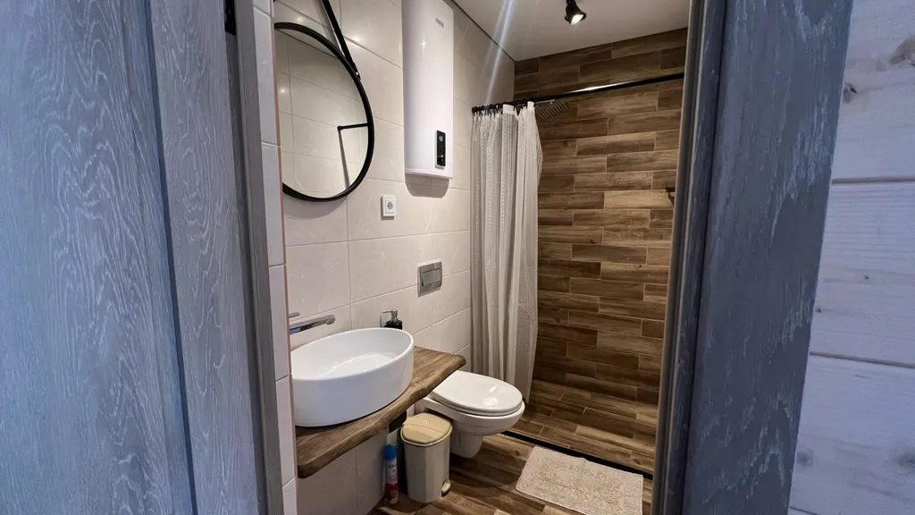 Уютный коттедж на большую компанию в лесу