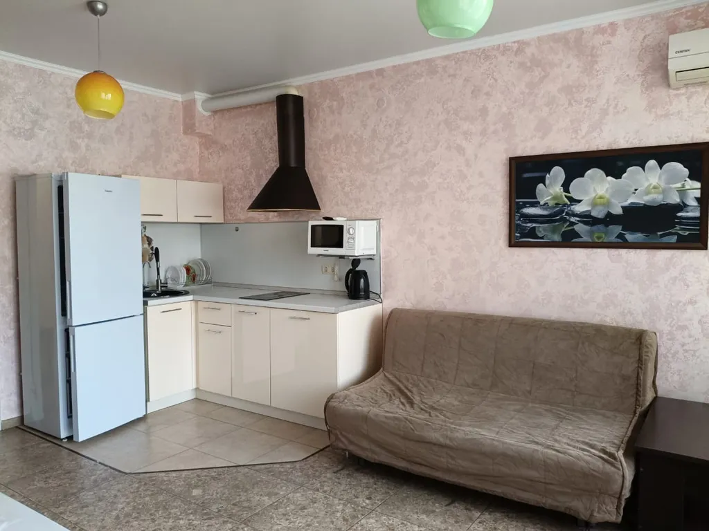 Уютная евротрешка с патио  в 600 метрах от моря