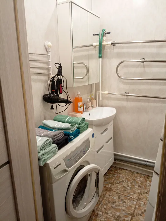 Квартира в спальном микрорайоне с парком для отдыха на Волге