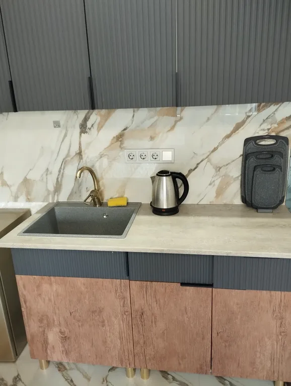 Новая квартира с хорошим ремонтом . Метро Котельники рядом.