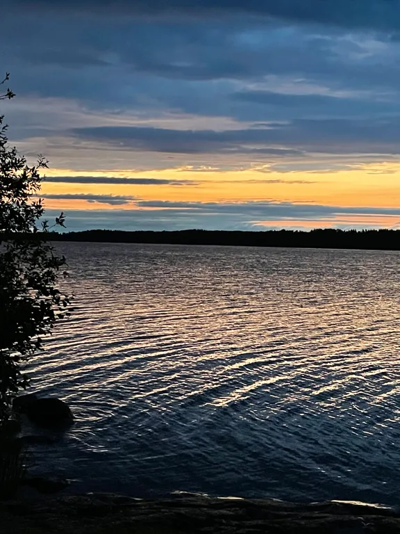 Уединенный шатер Романтика в лесу на берегу озера