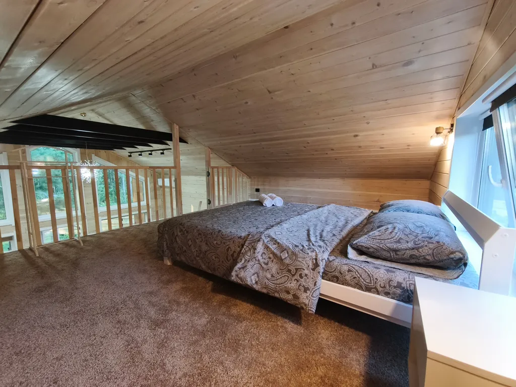 Домик с террасой и мангалом среди природы