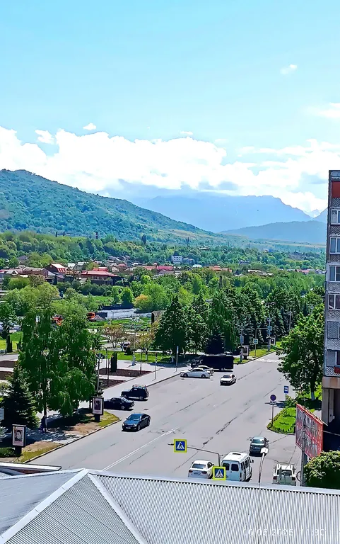 Квартира в центре с видом на набережную и горы