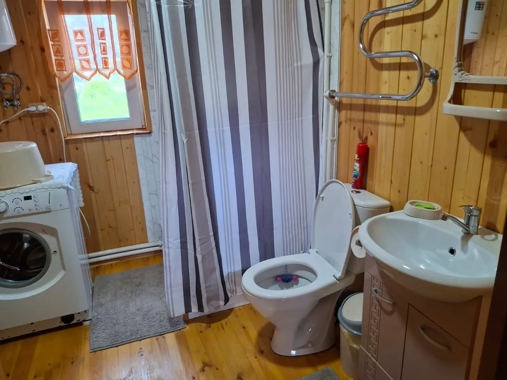 Уютная студия с видом на Катунь и Гору