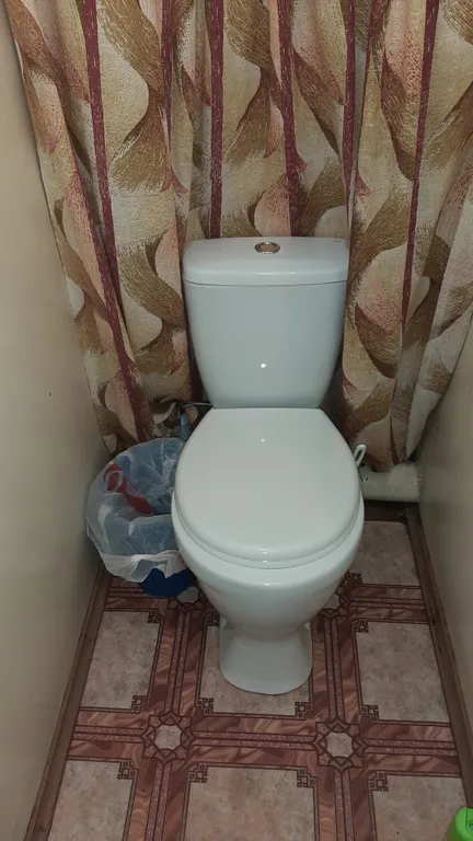 Очень,  очень тёплая квартира и тихая улица.