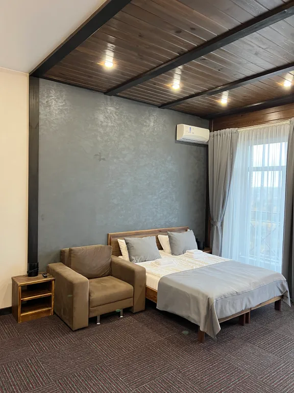 Большая студия с красивым видом