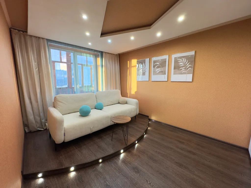 Люксовая двухкомнатная с авторским освещением