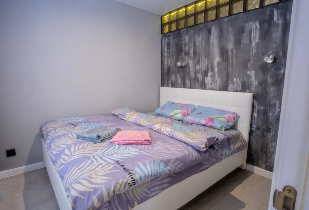 Евротрешка рядом с парком