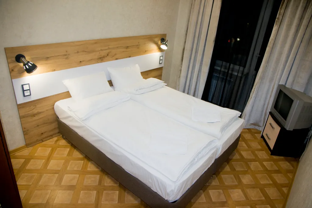 Просторная двухкомнатная с большой кухней у ДК Металлургов