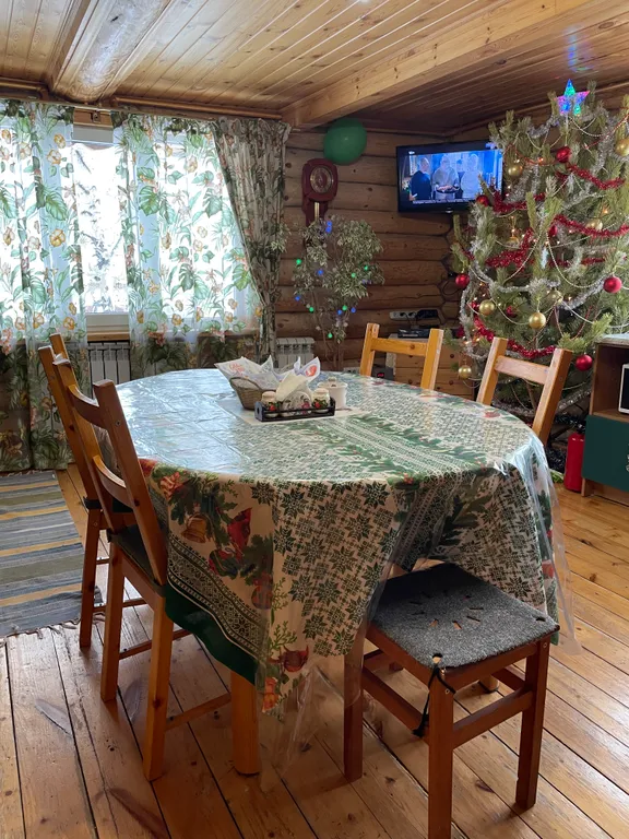 Теремок в горах бревенчатый дом и баня