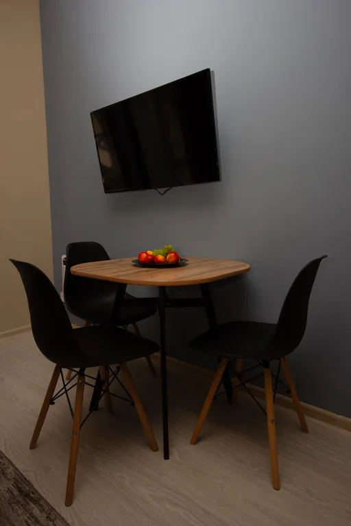 Апартамент с бассейном и балконом