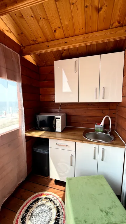 Домик на берегу с видом на море