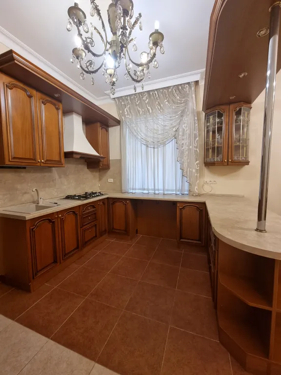 2х этажный дом в самом центре города