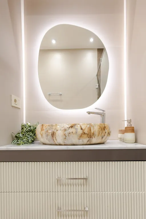 Современная квартира с двумя спальнями и новым ремонтом в центре