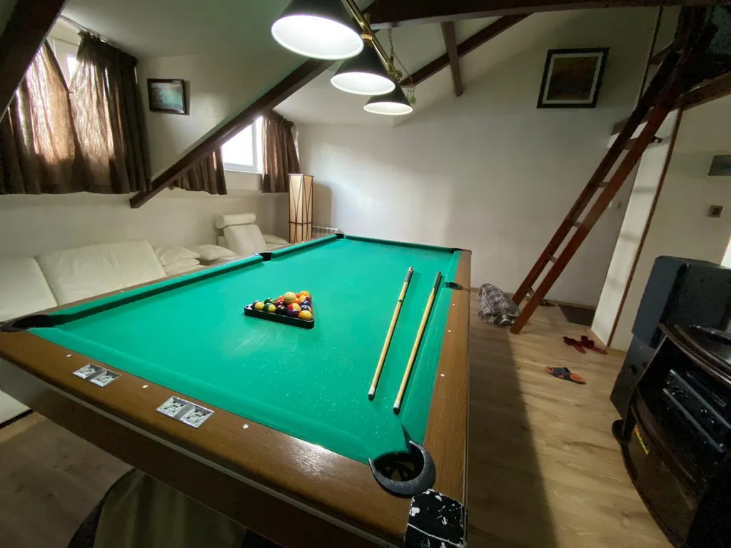 Лофт с бильярдным столом
