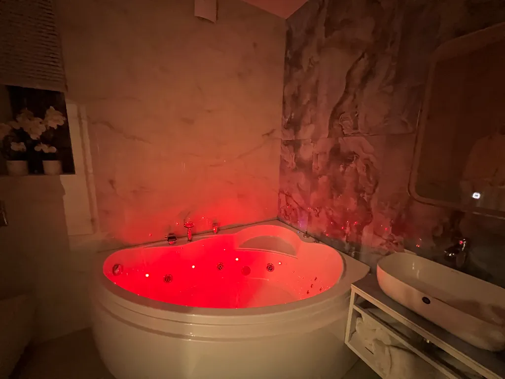 Апартамент с видом на озеро Кубань с джакузи с качелей