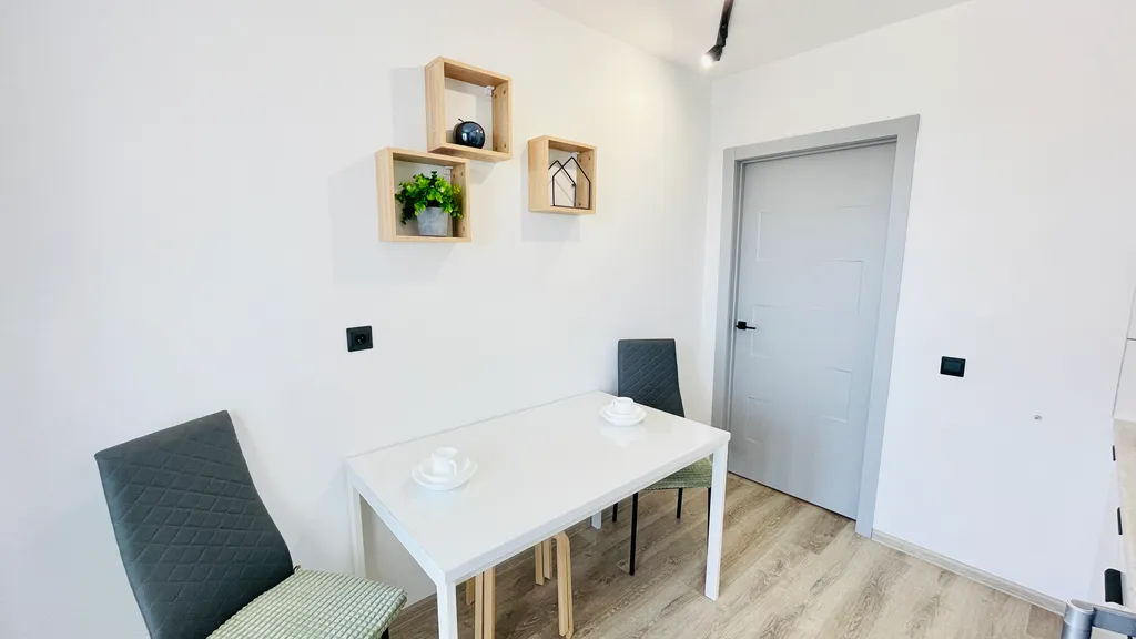 Центр зелёной рощи напротив колеса обозрения