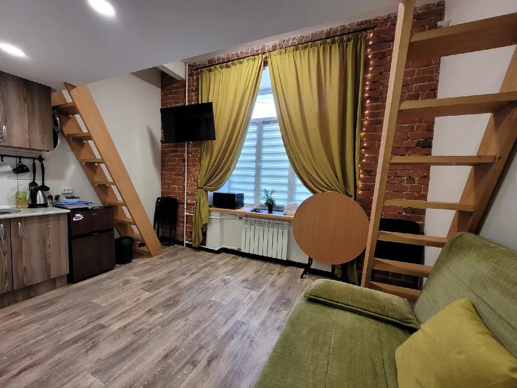 Квартира Лофт-1 Жёлтая. Клёвая двухуровневая студия в центре — аренда посуточно в Нижний Новгород