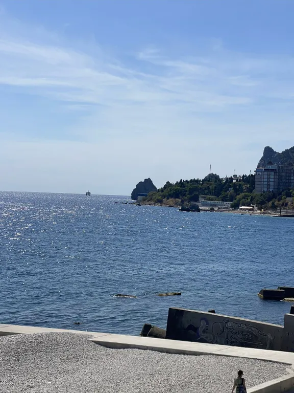 Улучшенный номер с видом на море и горы