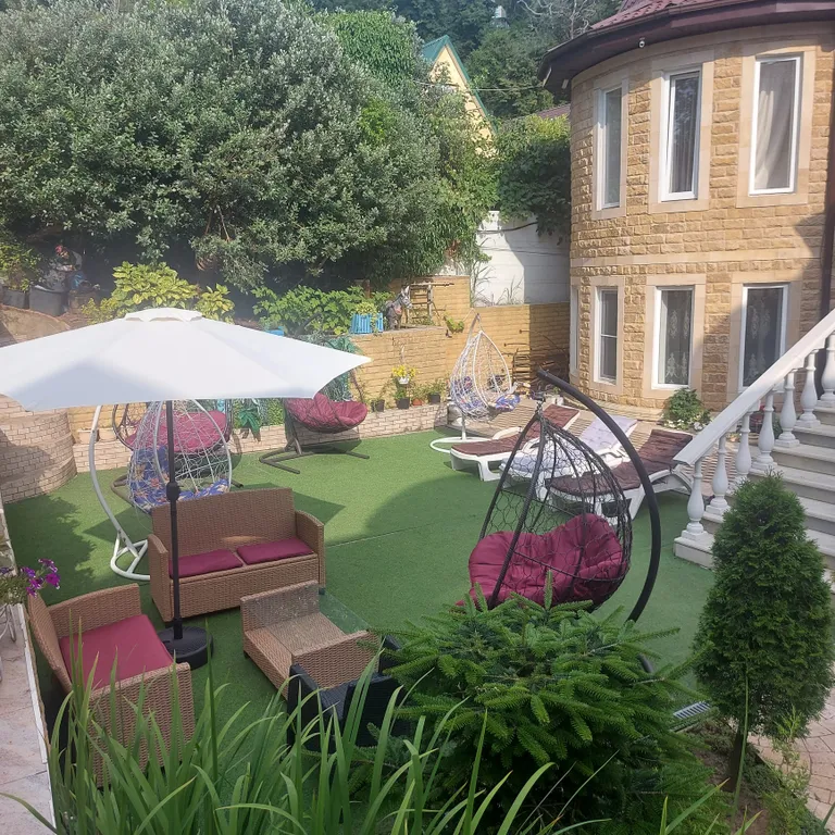 Дом замок с видом на море и горы