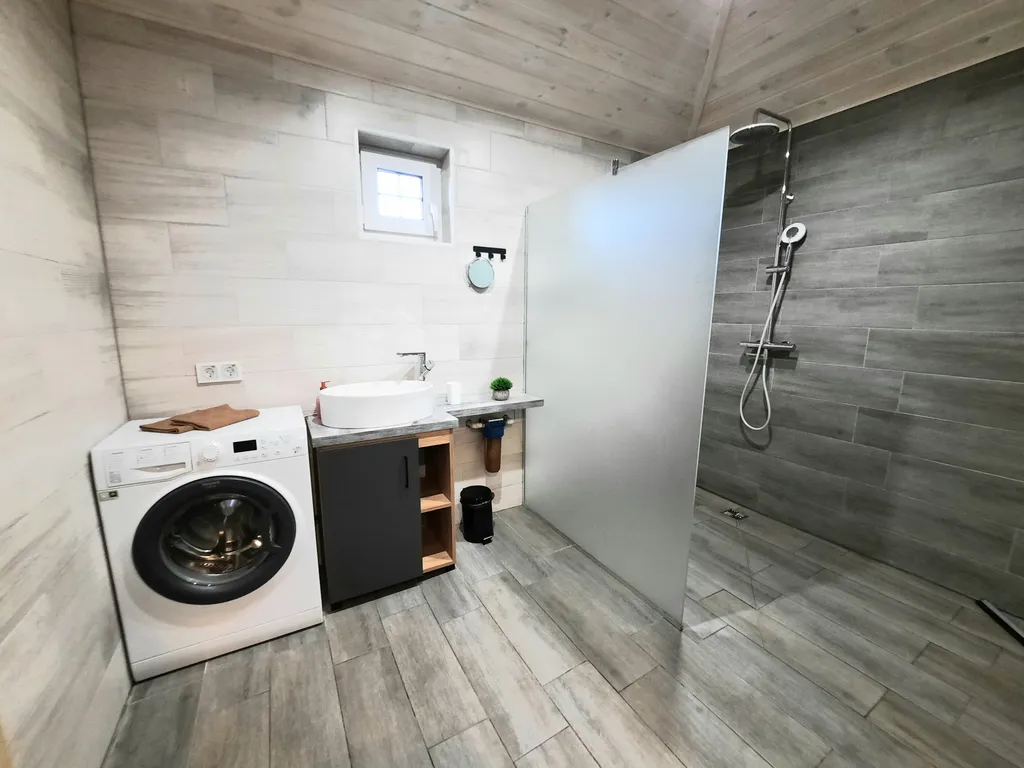 Уютный дом с дровяной баней и камином у Петергофа.