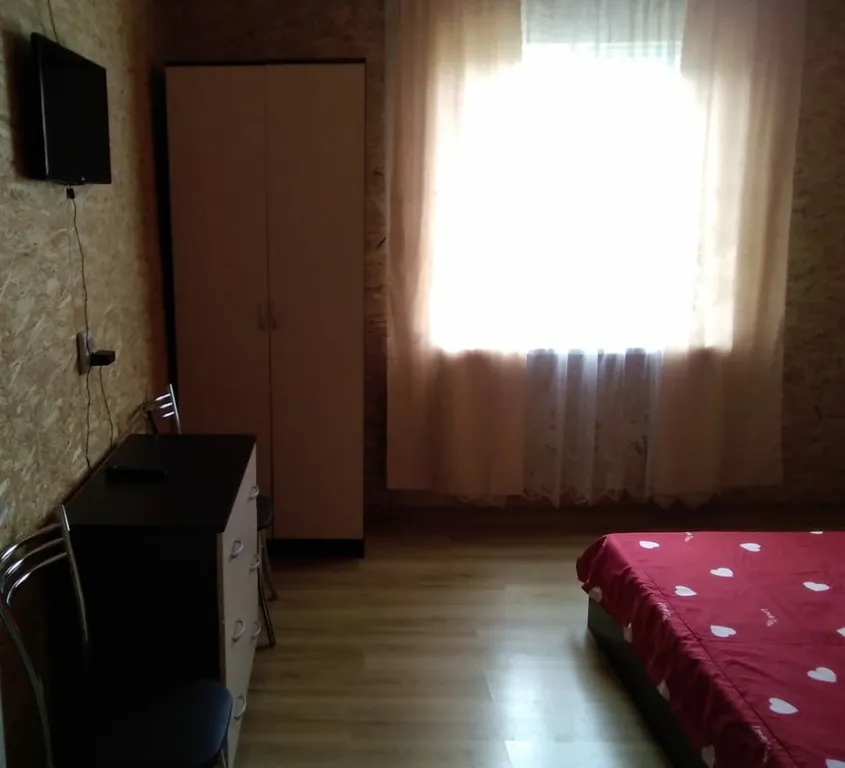 Уютный дом, 850 метров от моря. Малое скопление людей на пляже.