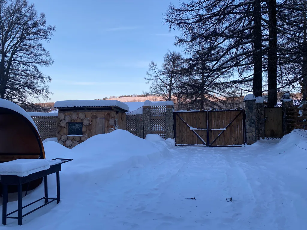 Уютный домик с антуражной печью у леса в 3 километрах от ГЛЦ