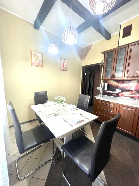 Рядом с бизнес отелем Азия в центре города