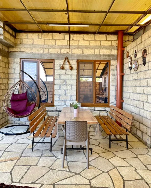 Уютный дом у моря в черте города