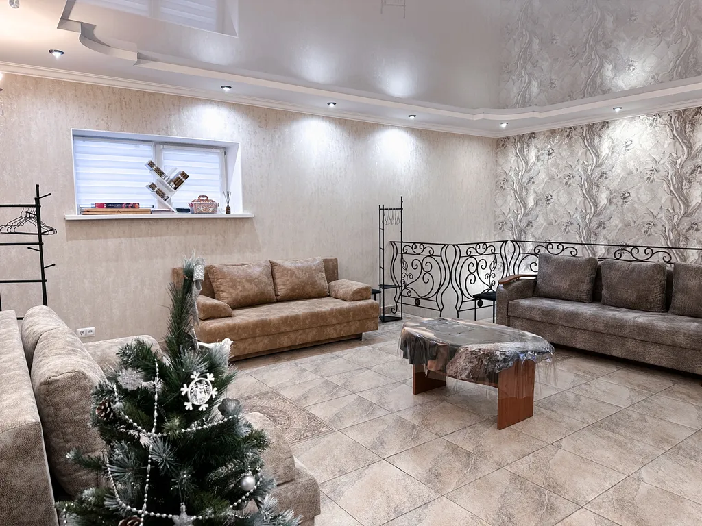 Дом с бассейном и баней в Самаре