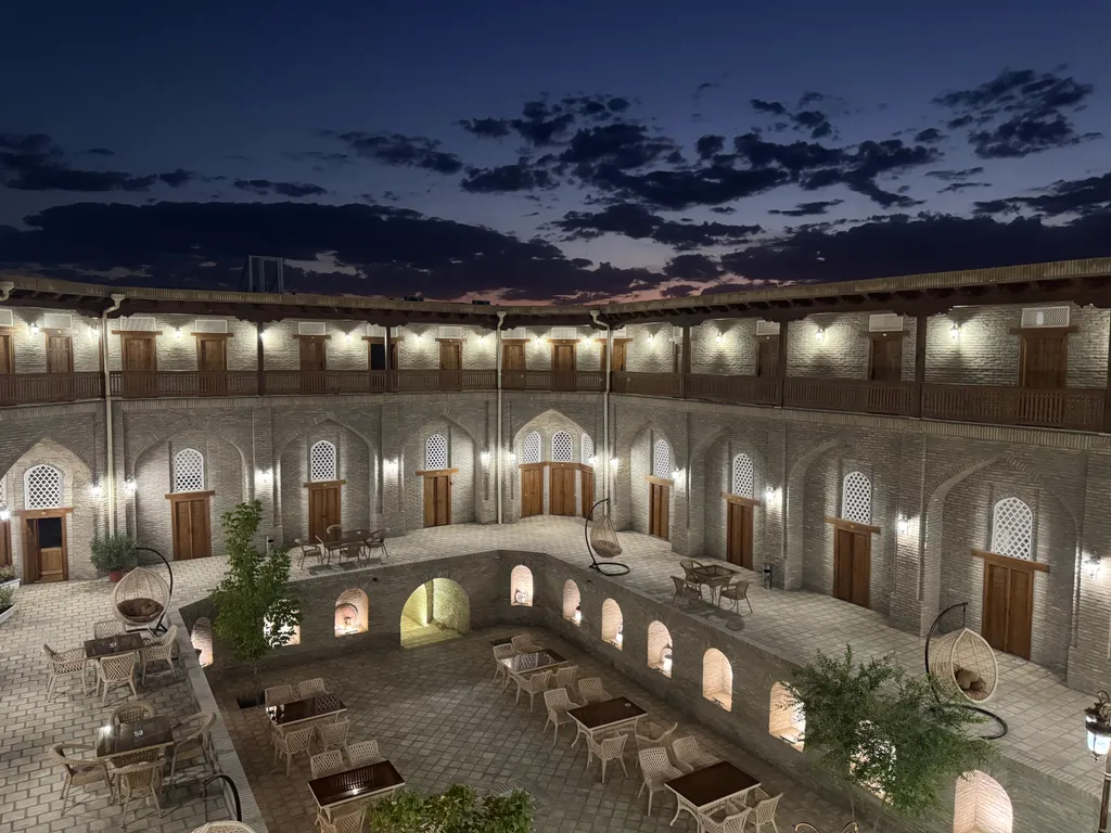 Трехместный номер в Каравансарае XIX века в Бухаре