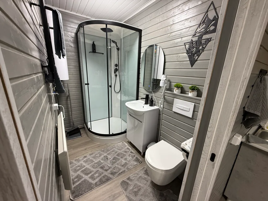 Квартира Уютная комната для четверых в деревянном таунхаусе у озера — Мезмай