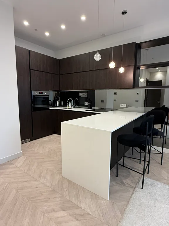 Лаконичный и стильный апартамент с видом на сити