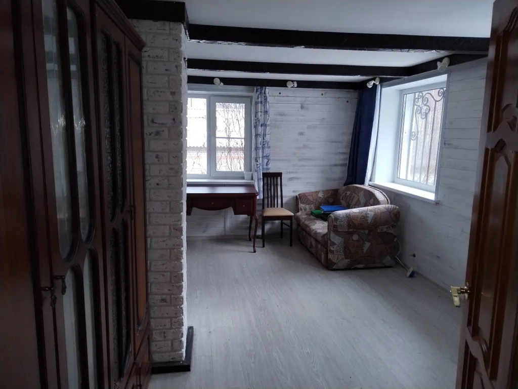 Большой коттедж в лесу