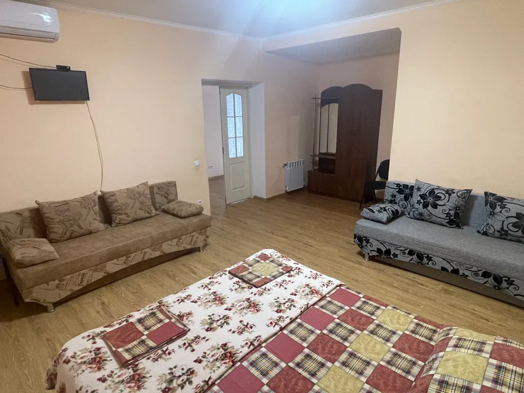 Часть дома на набережной