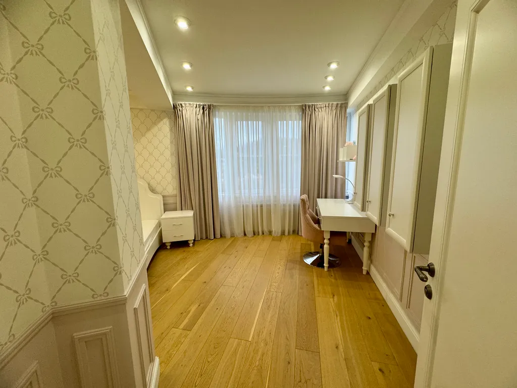 Дом с бассейном и баней у моря