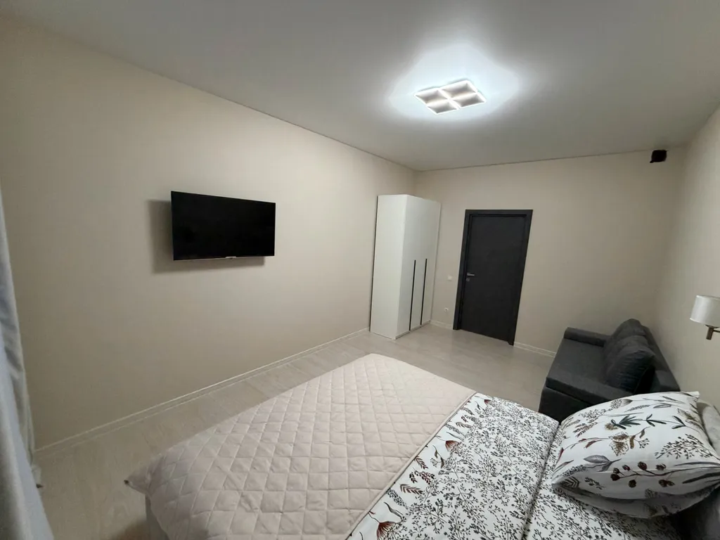 Дом с бассейном и 6 спальнями