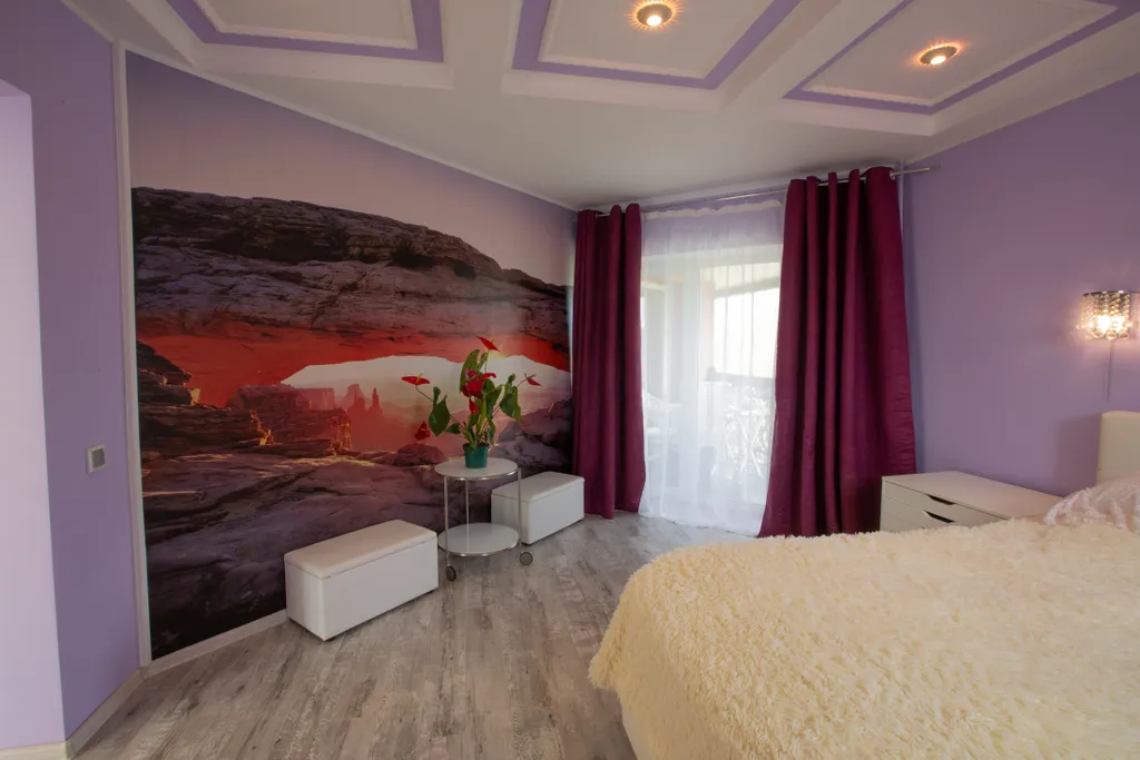 Большой трехэтажный дом