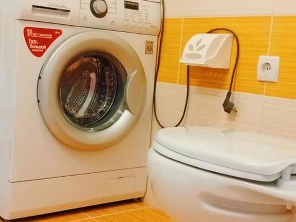 Эллинг нa беpeгу моpя