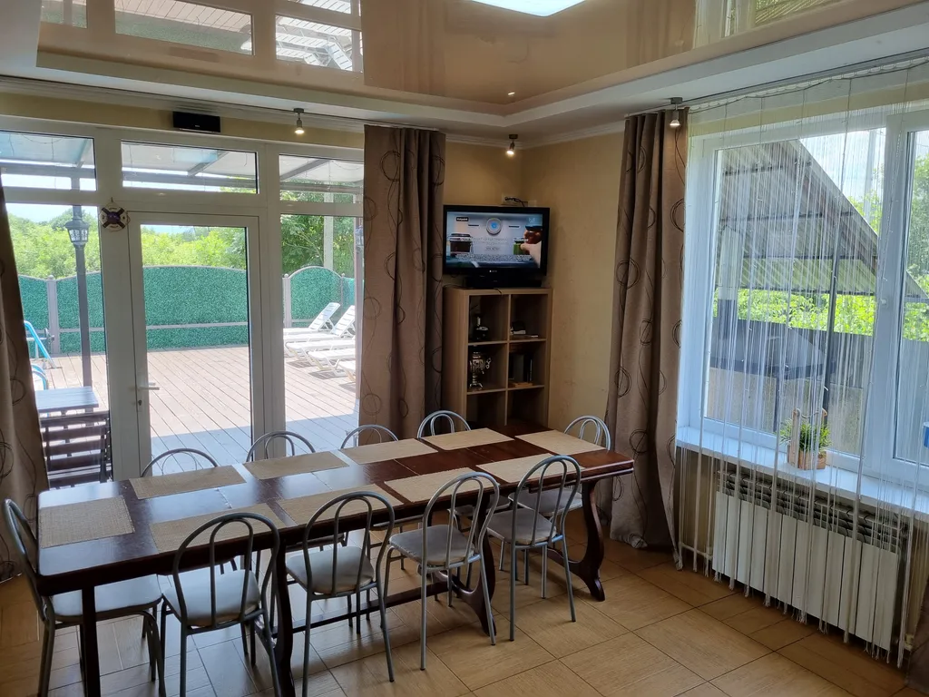 Дом на 11 мест с горячим бассейном и сауной