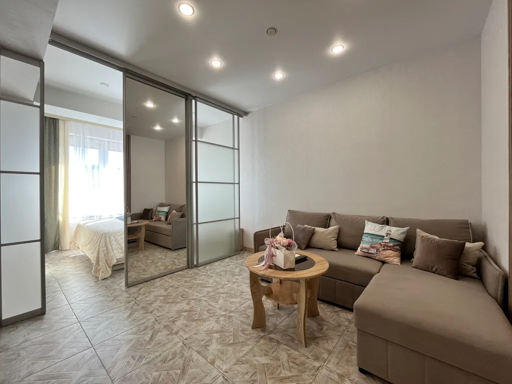 Квартира у моря с выделенной спальней и отдельной кухней